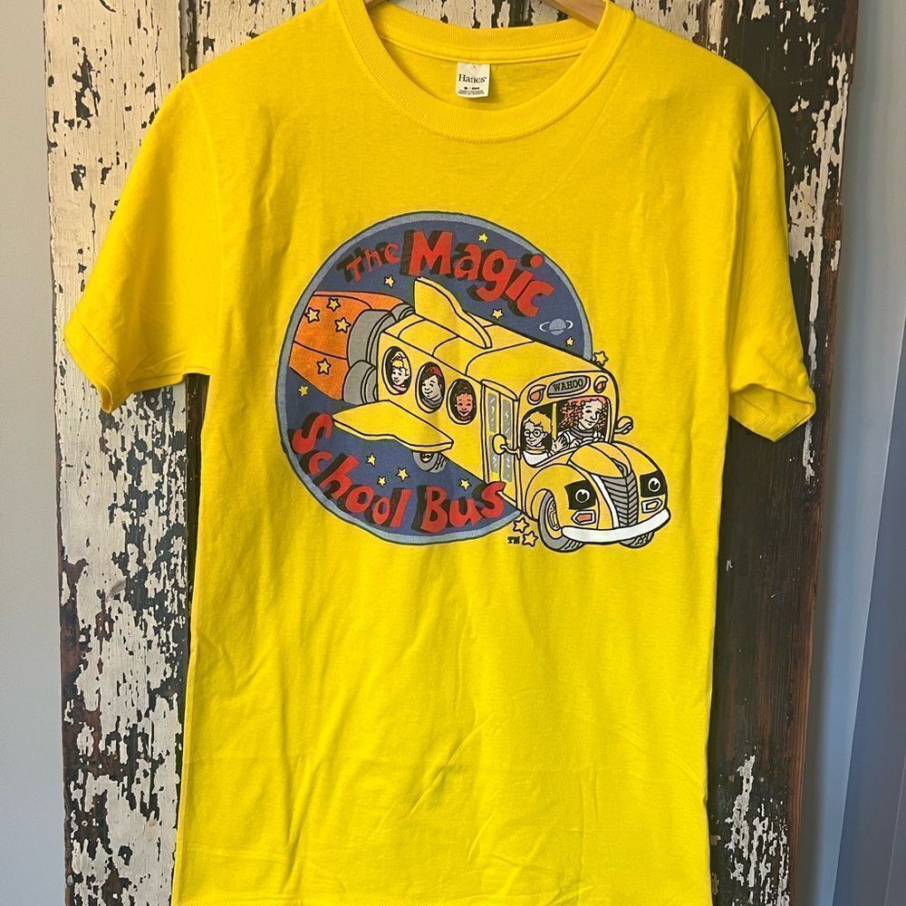 NWOT Retro The Magic School Bus unisex T-shirt. Size small. Wahoo!